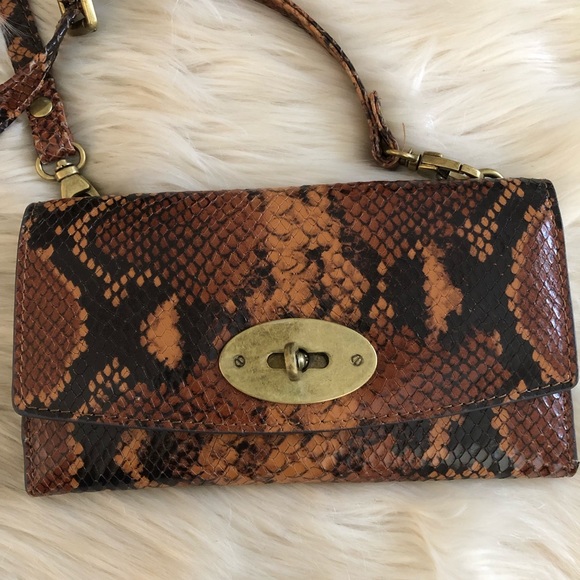 Clarks snake print leather wallet crossbody with adjustable removable strap - Picture 2 of 12